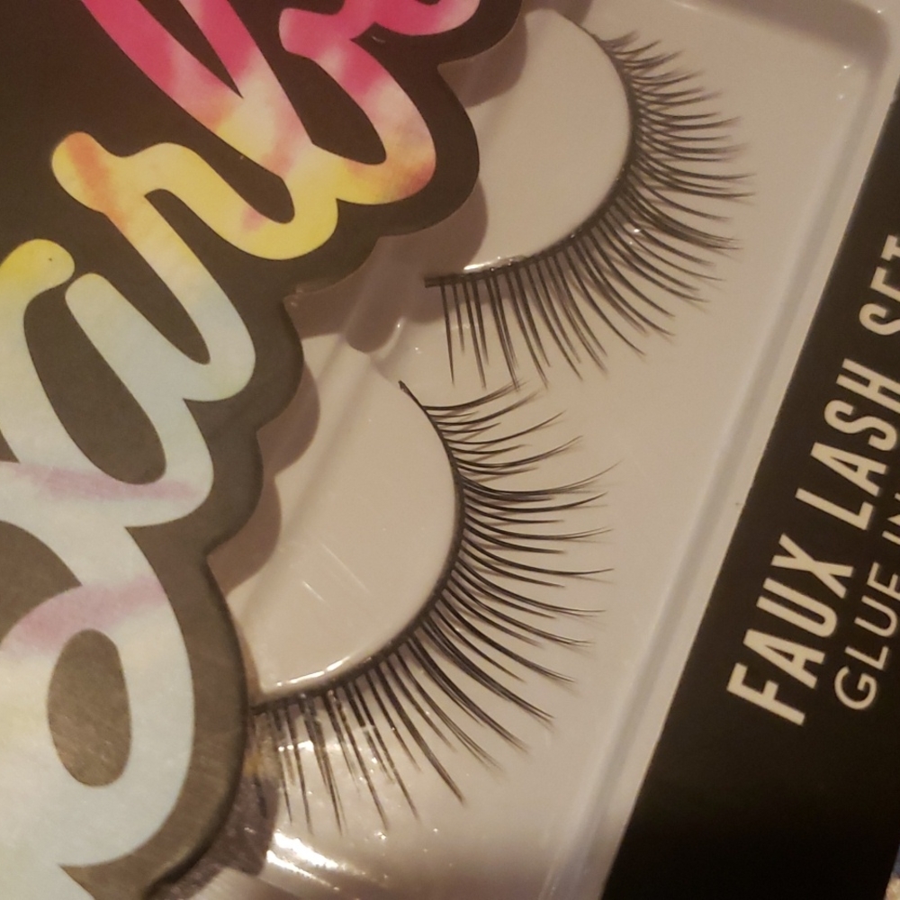 🌟HP🌟🧚♀️GIRL GLOSS PUR Barbie SOLDOUT Signature Eyelashes NWT - Picture 3 of 3